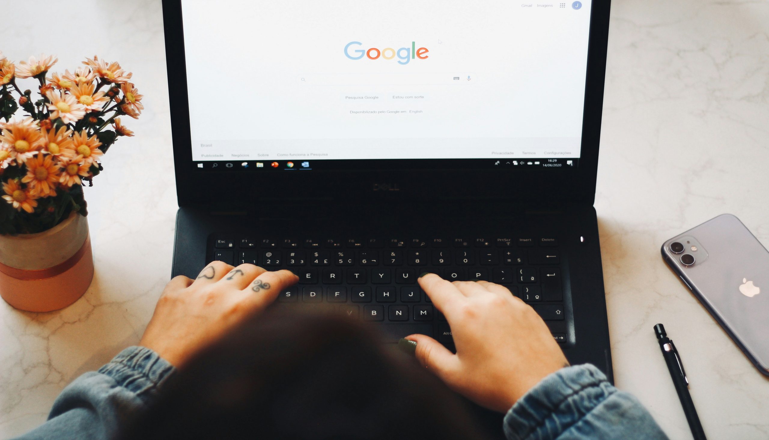 attorney researching seo for lawyers on laptop